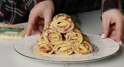 Clătite cu parizer și cașcaval